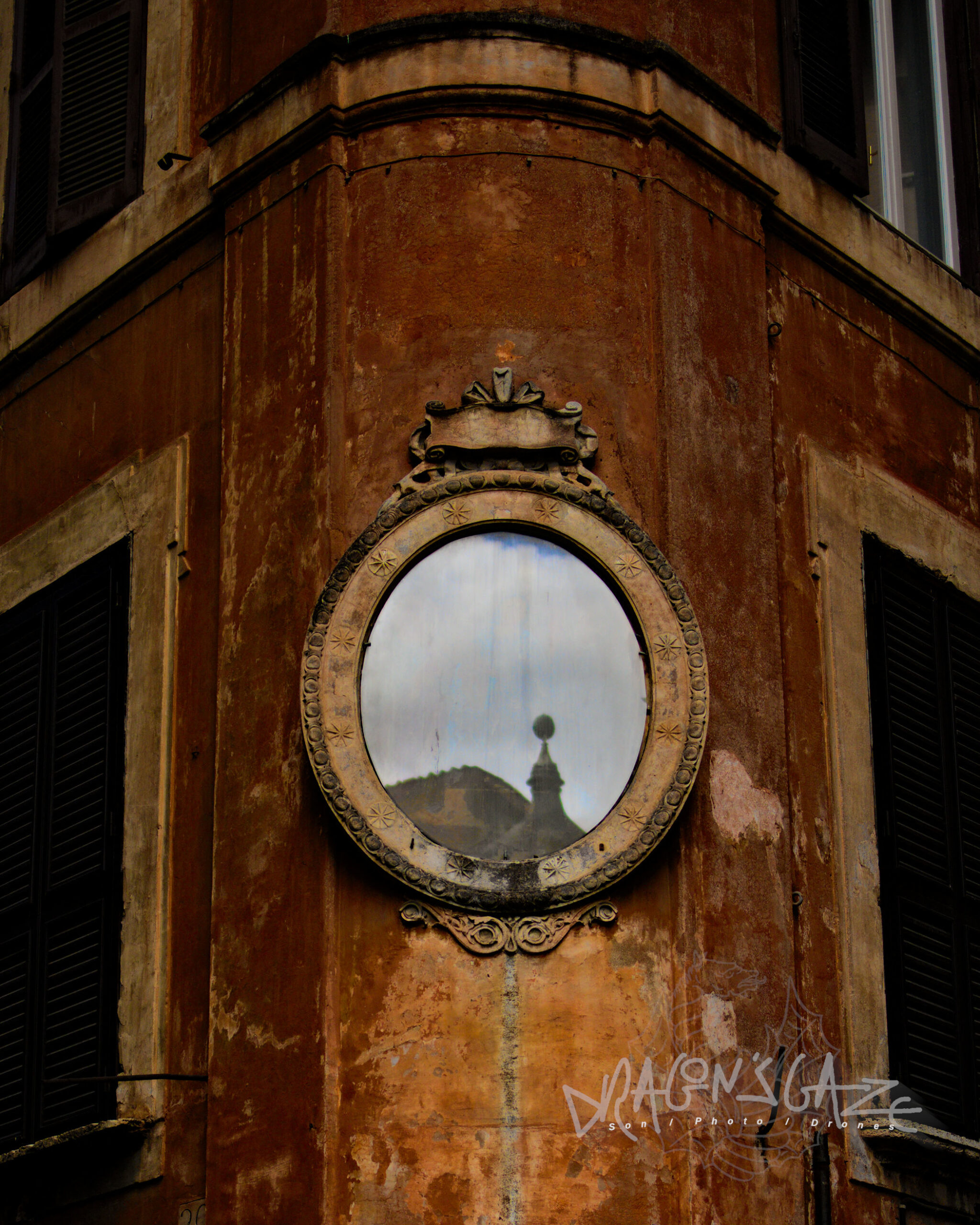 #rome , #roma , #missingsantamaria , #streetcorner , #mirror , #walkingroma , #travelphotography , #outdoorphotography , #streetphotography , #streets