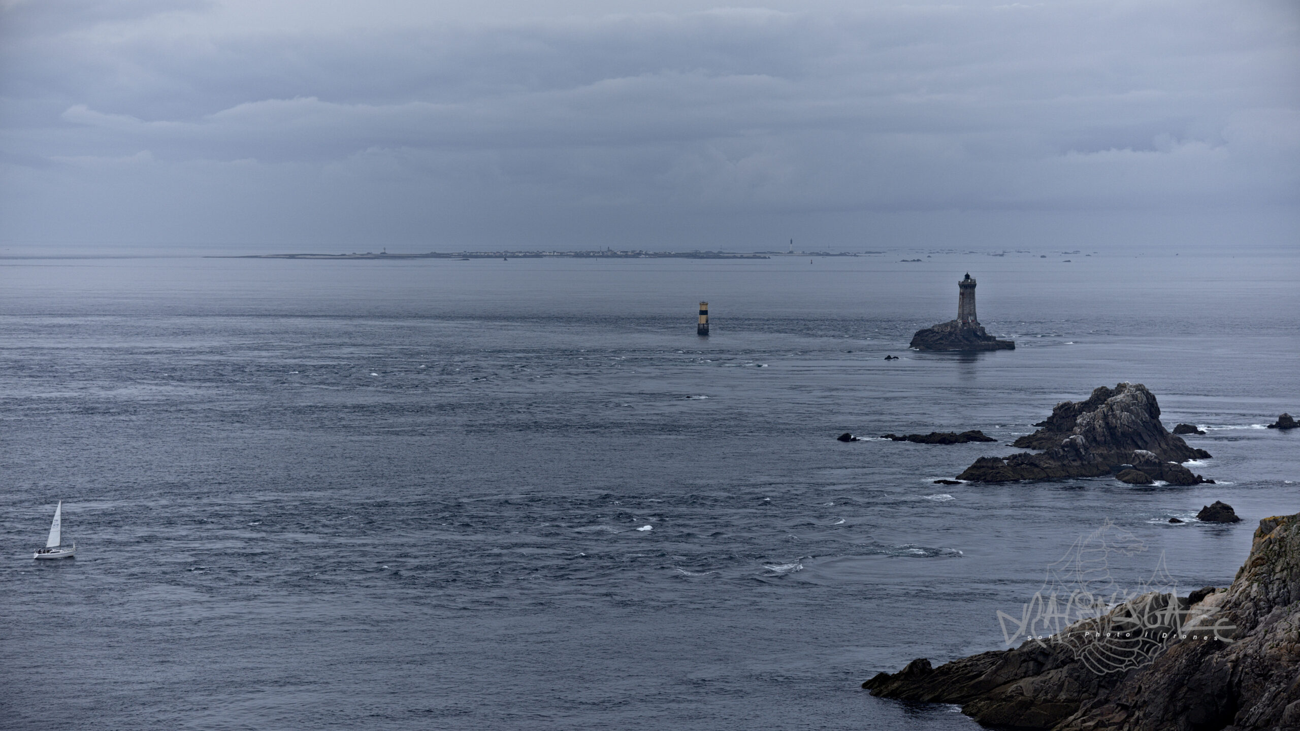 #bretagne , #outdoorphotography , #naturephotography , #wildnature , #ocean , #sailingboat , #atlanticocean ,
#canonphotography , #simpleisbeautifulphotography ,
#photographers , #pharedelavieille , #pointeduraz , #iledesein
