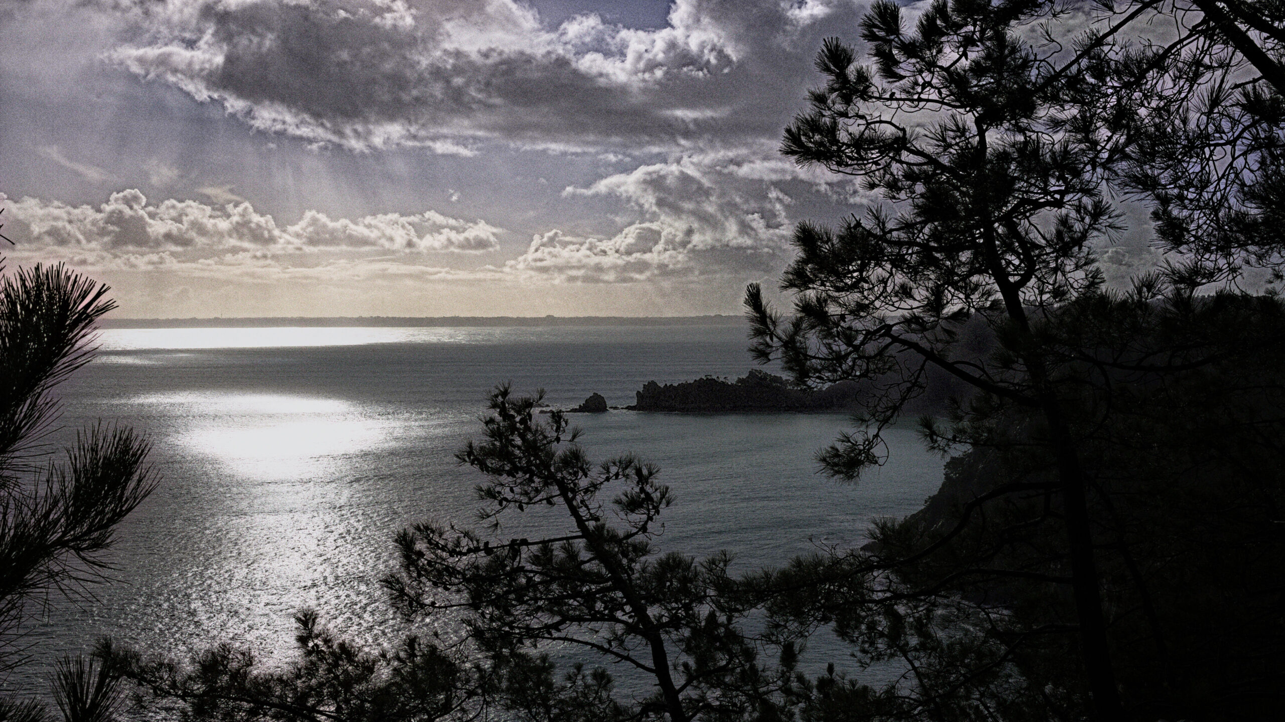 #bretagne , #outdoorphotography , #naturephotography , #wildnature , #ocean , #fishingboat , #atlanticocean , #canonphotography , #simpleisbeautifulphotography ,
#photographers , #capdelachevre , #presquiledecrozon